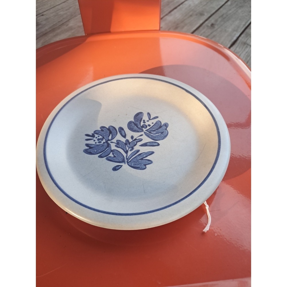 Pfaltzgraff Yorktowne Bread/ Dessert Plates 6.75-inch